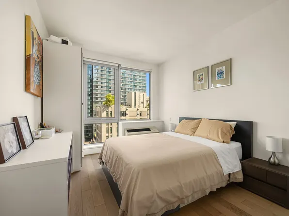 44-15 Purves Street image 4 of 6