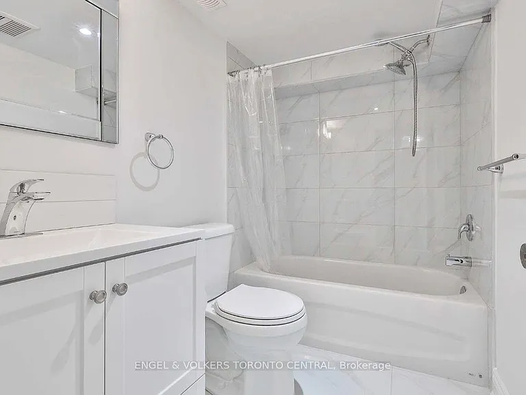 51B Fernwood Park Ave — Photo 17