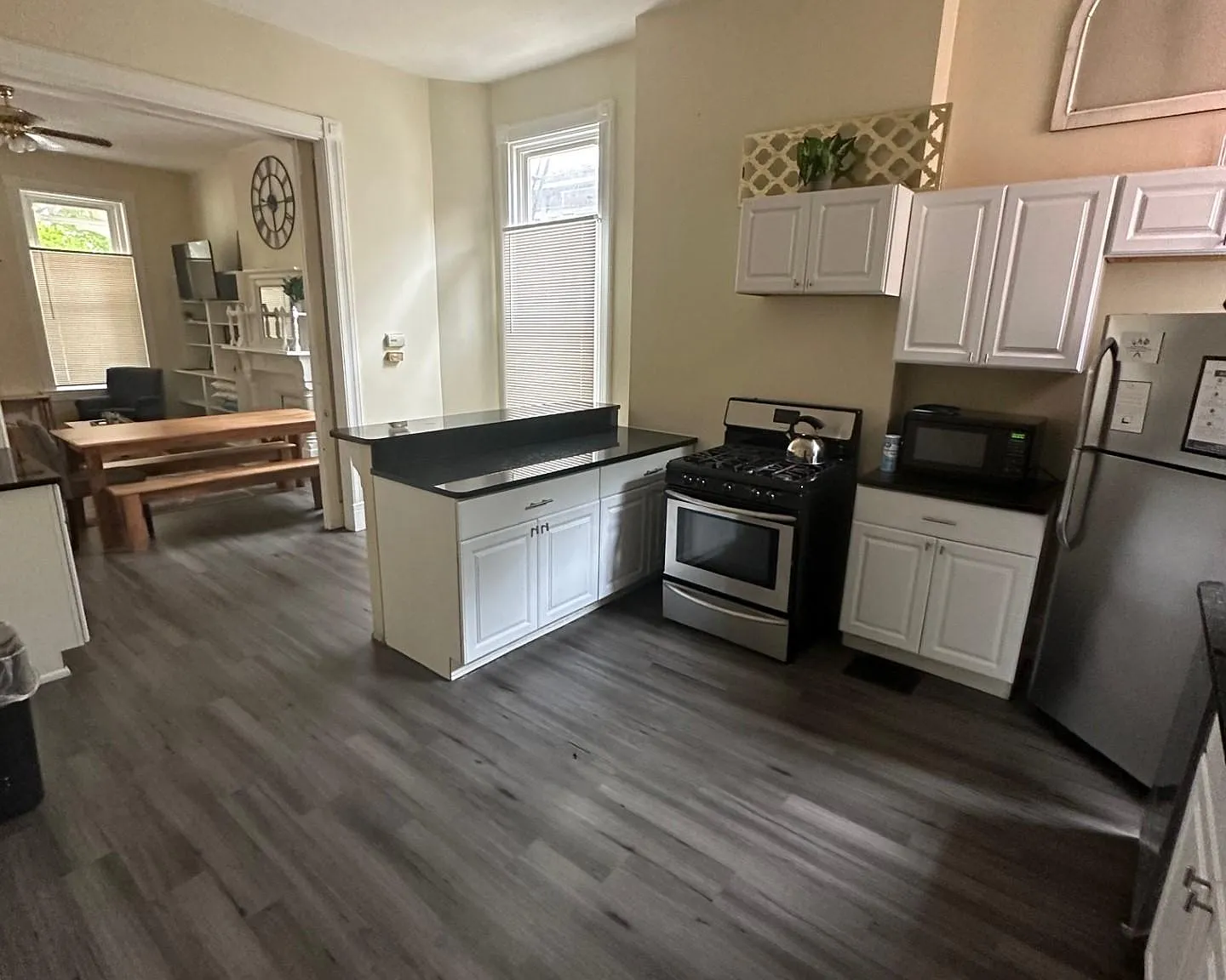 6 bed, 2318 sqft, $4,650 — Photo 4