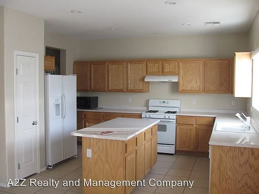 3rd image of 4825 /quartz Crest St