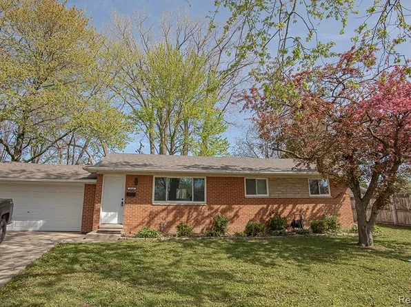 20401 Luna St, Clinton Township, MI 48035