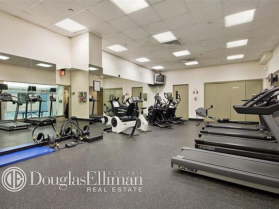 3rd image of 250 E 40th St APT 34F