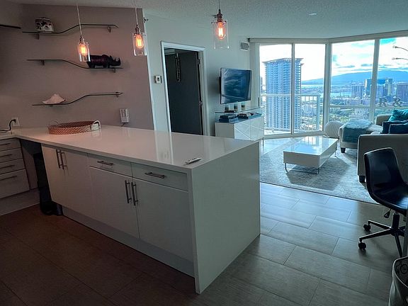 4th image of 801 King St APT 3906