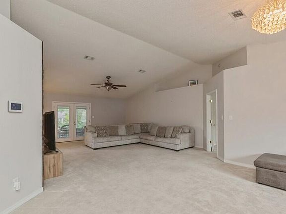 4th image of 195 Villacrest Dr