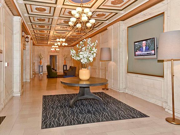 3rd image of 314 N Broadway Ave #1403