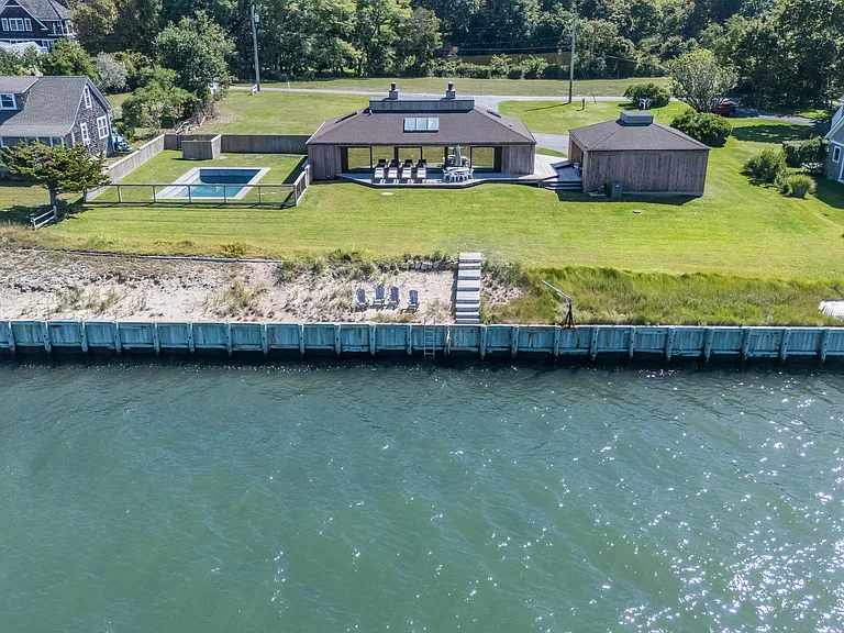 13 Peconic Ave — Photo 7