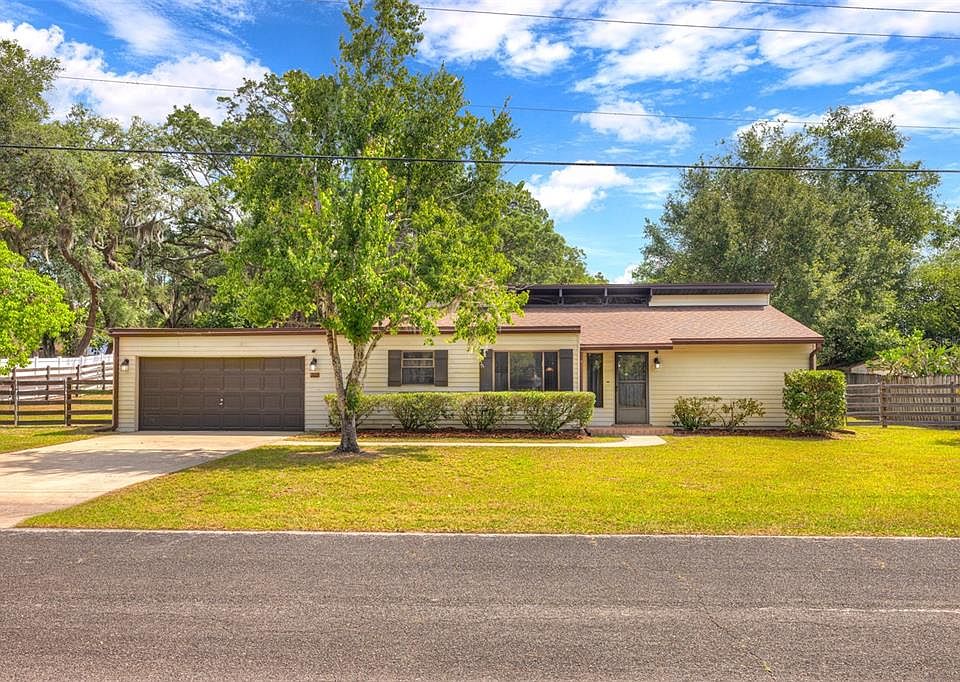 1st image of 202 Sandspur Ln