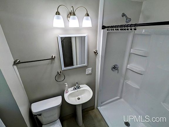 2nd image of 410 Opal St