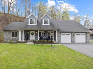 9 Falls View Ln, Rochester, NY 14625