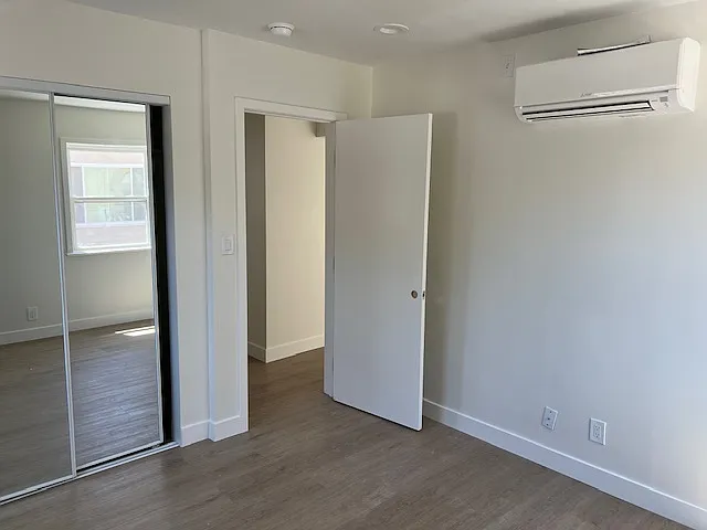 1333 W Adams Blvd — Photo 5