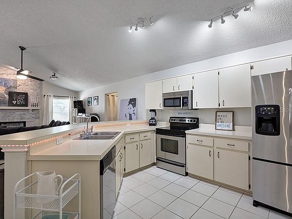 4th image of 8123 Wellsmere Cir