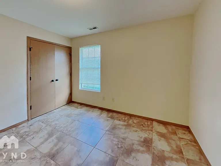 1120 S Clifton Ave — Photo 14