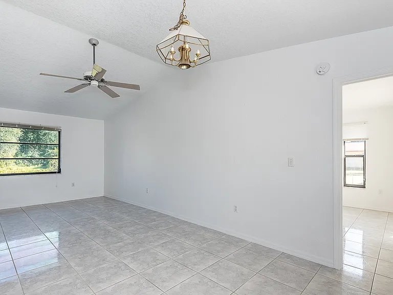 838 Jarvis St — Photo 12
