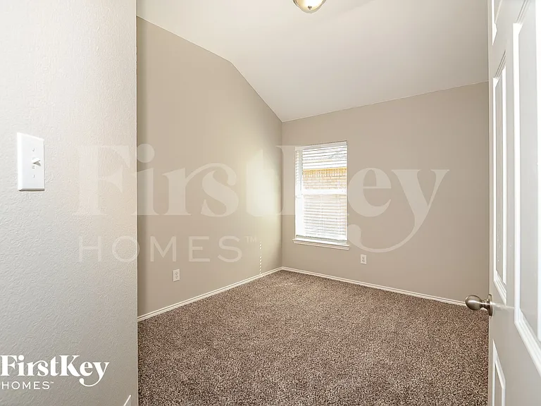 215 Mulberry Dr — Photo 11