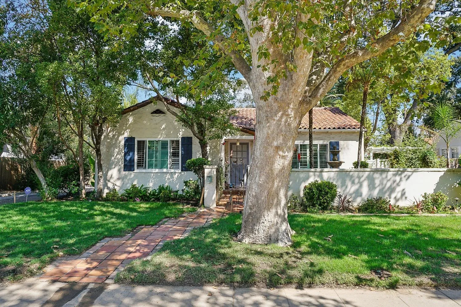 5 bed, $1,025 — Photo 1