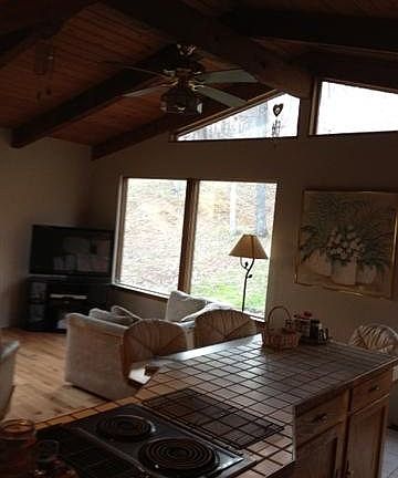 3rd image of 140 Valley Dr