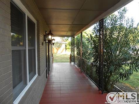 4th image of 451 Mary Louise Dr