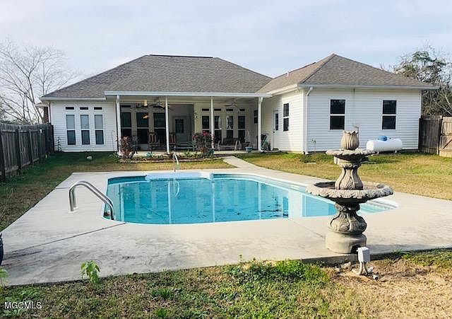 2nd image of 22 Colonial Ln
