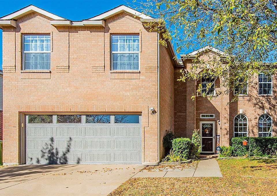 1st image of 909 Medina Dr