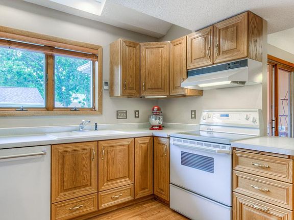 4th image of 7501 Blaisdell Ave