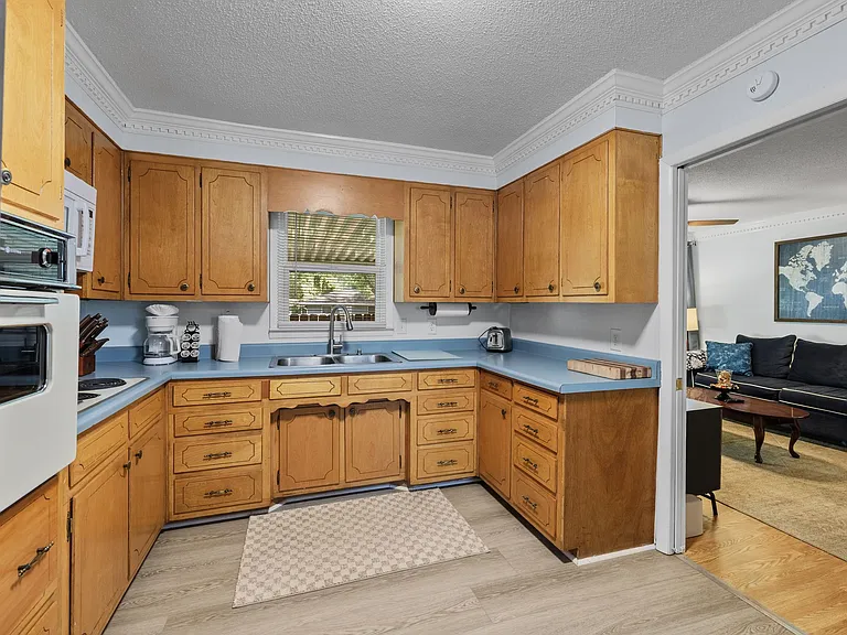 2407 E Main St — Photo 8