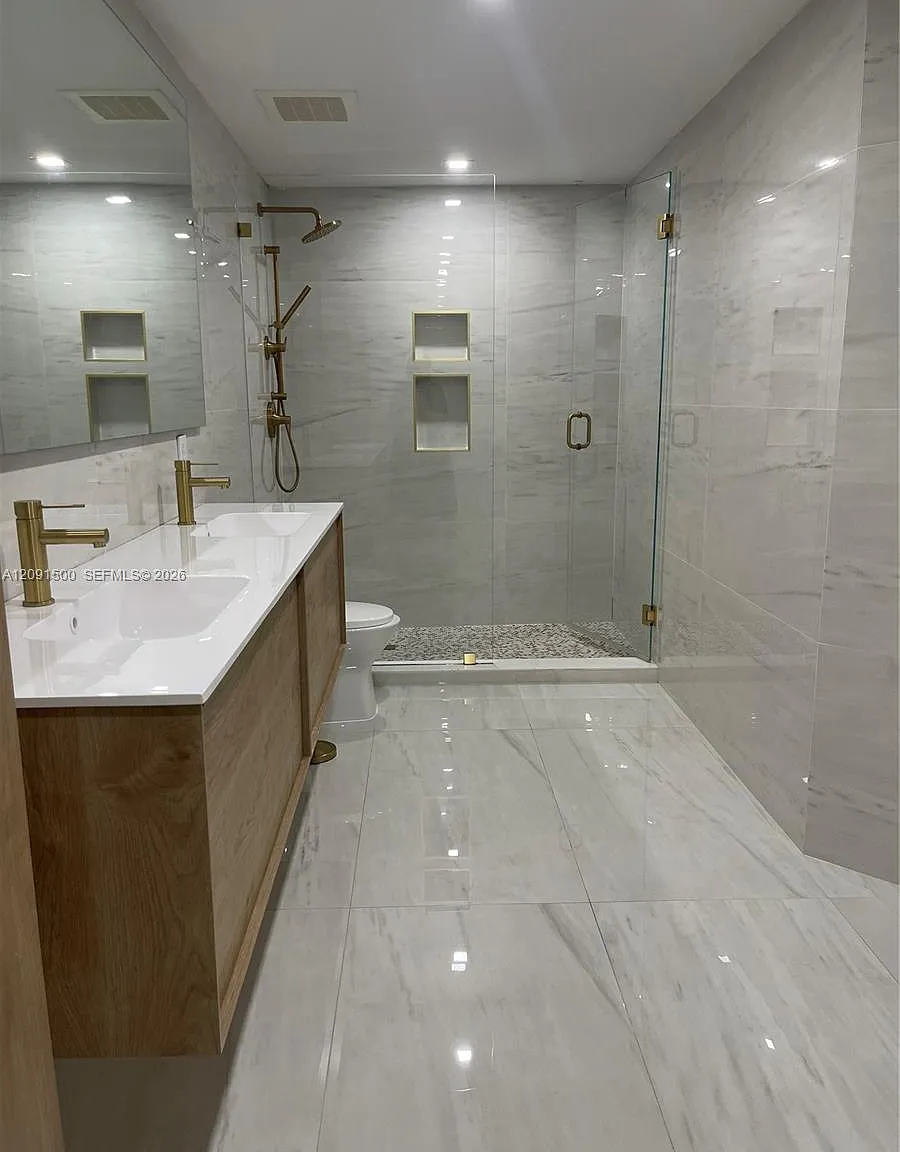 Eastside At Aventura Cond — Photo 1