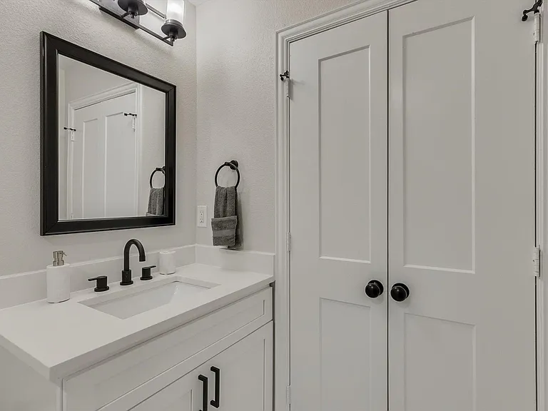 3921 Amy Ave — Photo 7
