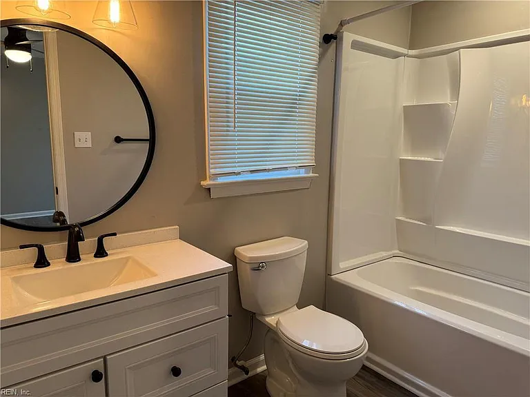 1004 Culver Ln — Photo 3