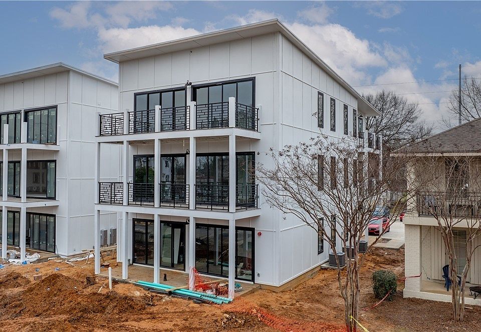 1st image of 605 13th St