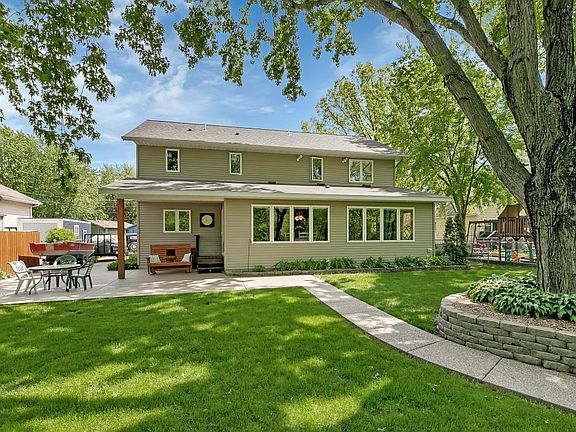 3rd image of 3315 Park Dr