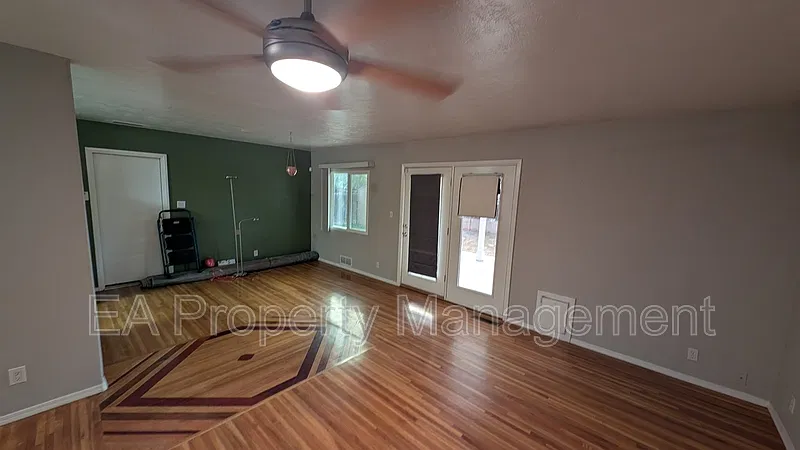 3 bed, 2.0 bath, 1246 sqft, $2,345 — Photo 4