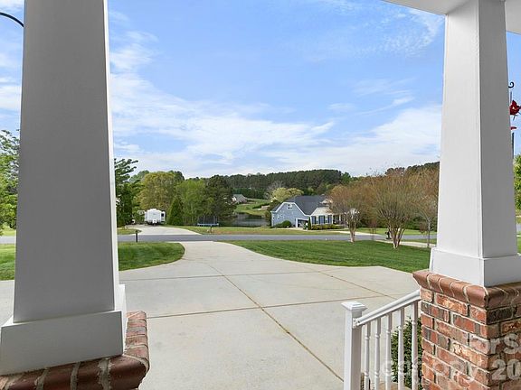 5th image of 557 Luther Dr