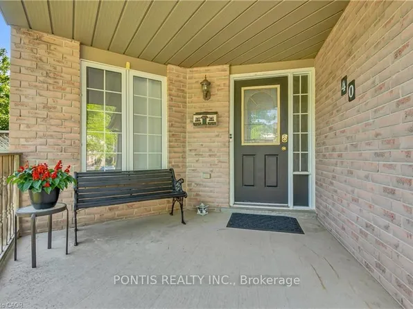 40 Alderson Dr, Cambridge, ON N3C 4C5