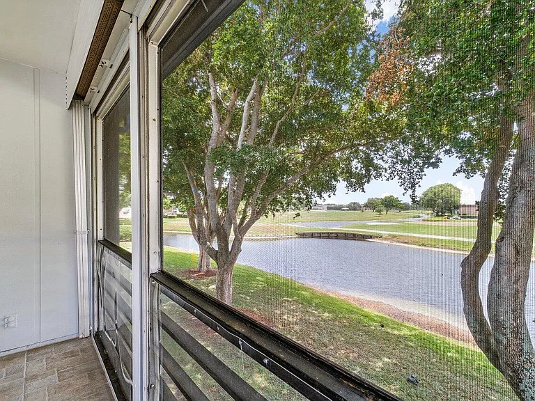 283 Normandy Ln #F — Photo 2
