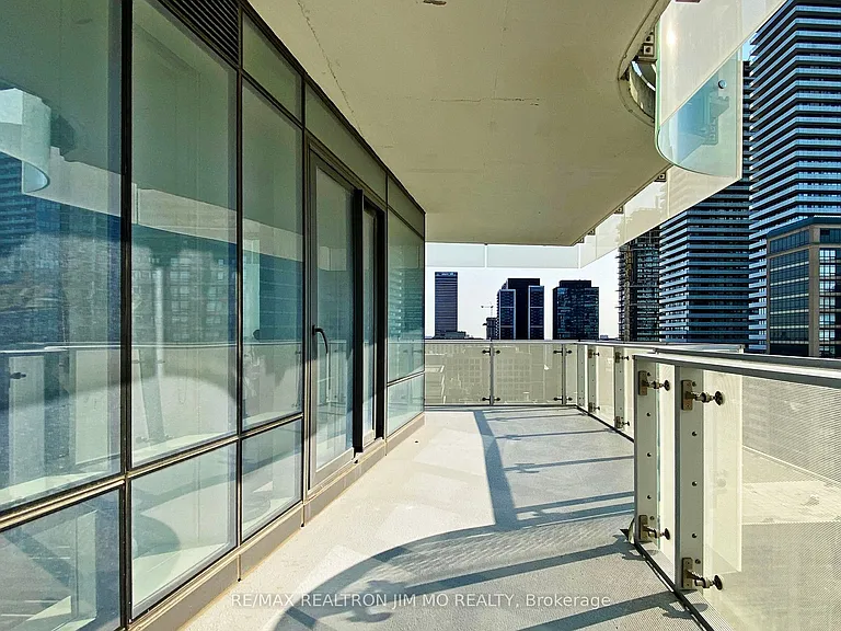 1 Bloor St E #2304 — Photo 29