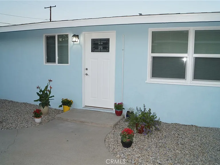 855 W B St — Photo 1