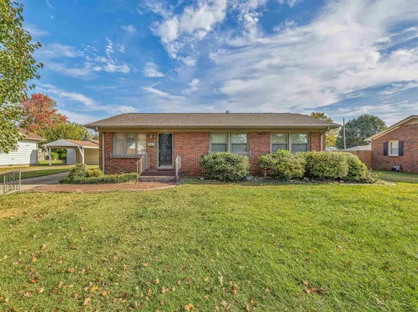 825 Christopher Greenup Dr, Owensboro, KY 42303