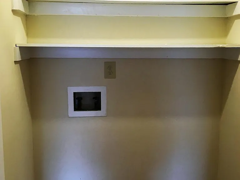 Washer & Dryer Hookups