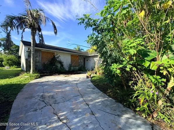 534 Rheine Rd NW, Palm Bay, FL 32907