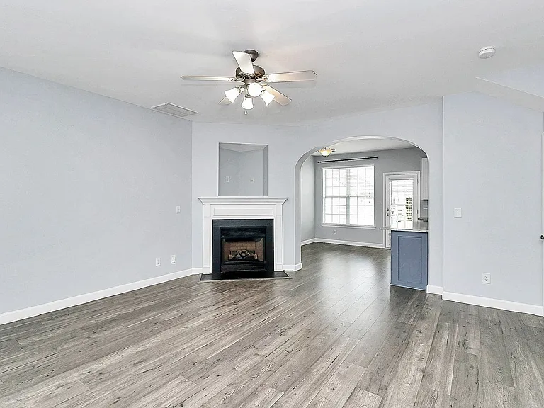 1032 Tabard Ln — Photo 3