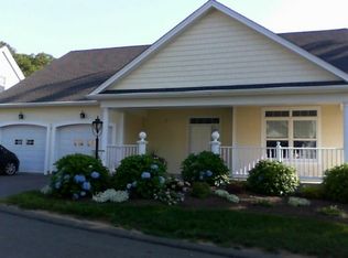 2 Hawthorn Hl, Tolland, CT 06084