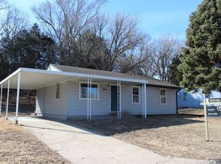 904 E 10th St, Concordia, KS 66901