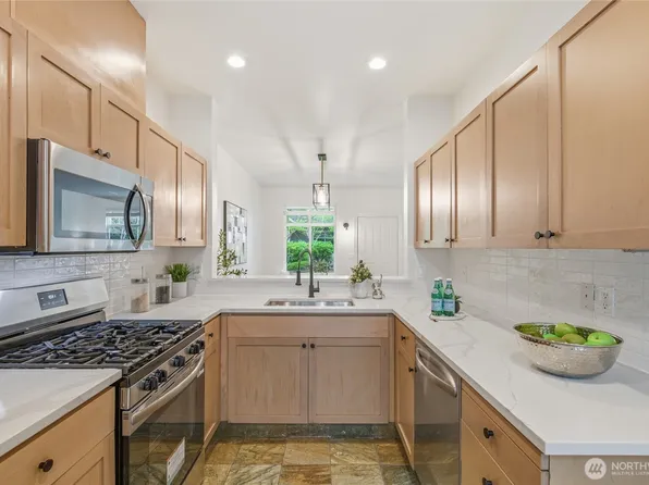 945 232nd Place NE #945, Sammamish, WA 98074