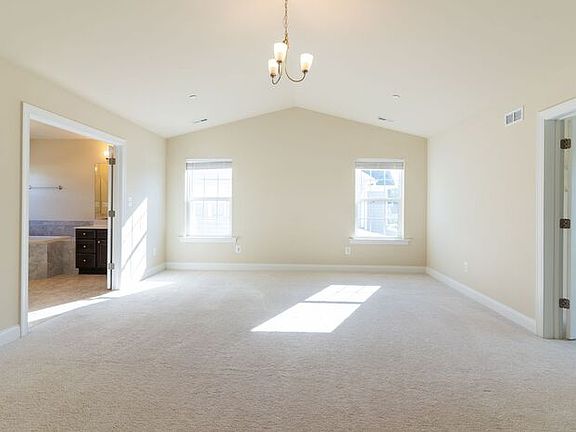 4th image of 25034 Meadowlark Ct