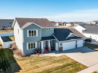 5208 Mellowsun Dr, Bismarck, ND 58503