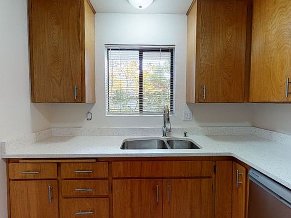 3rd image of 5231 40th Ave NE APT 4