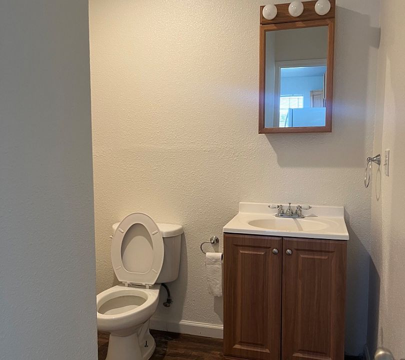 Full Bathroom #1