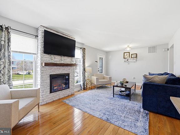 3rd image of 551 School House Rd