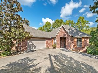 1 Winchester Ln, Bella Vista, AR 72715
