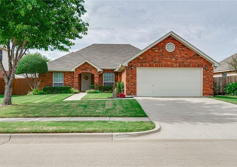 1st image of 417 Willow Vista Dr